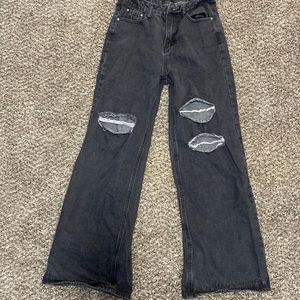 SHEIN RIPPED JEANS SIZE SMALL